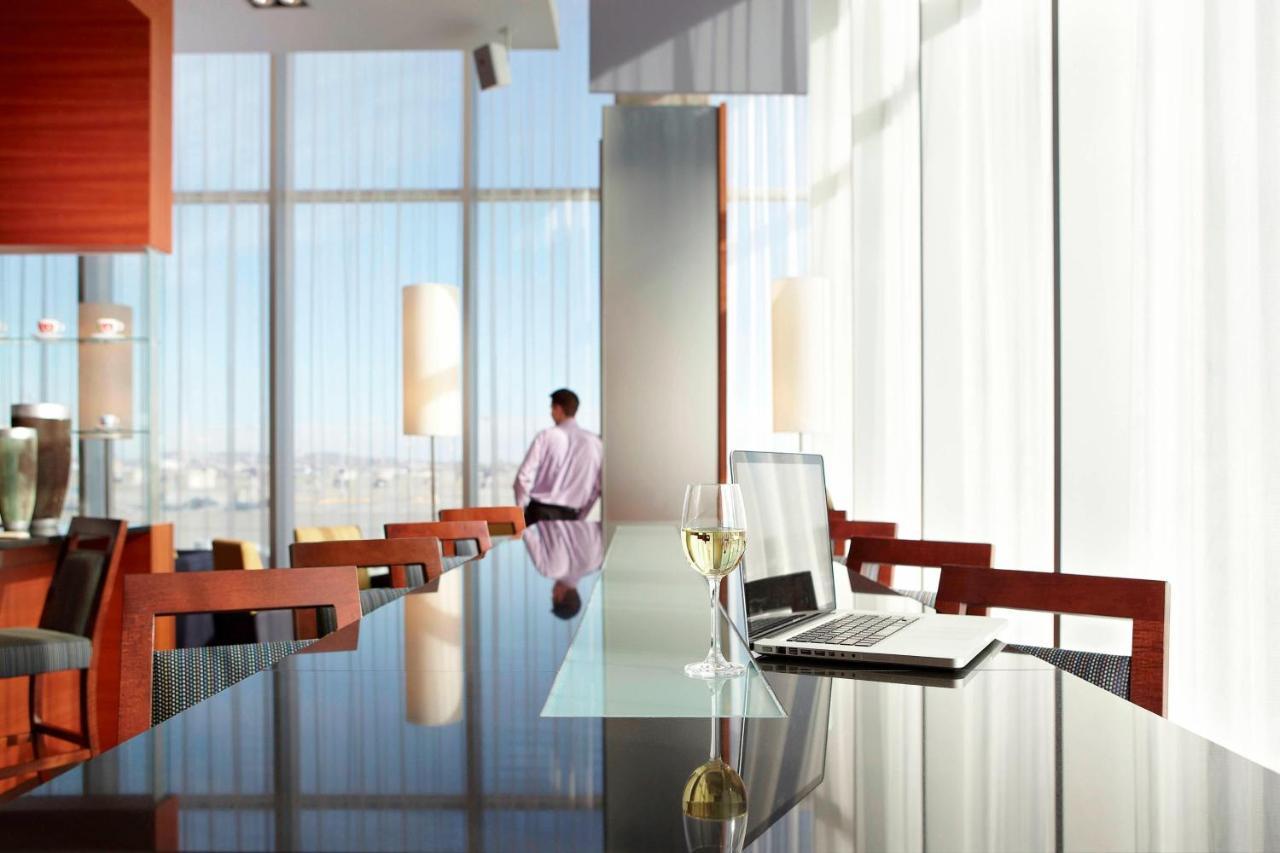Marriott Montreal Airport In-Terminal Hotel Dorval Esterno foto